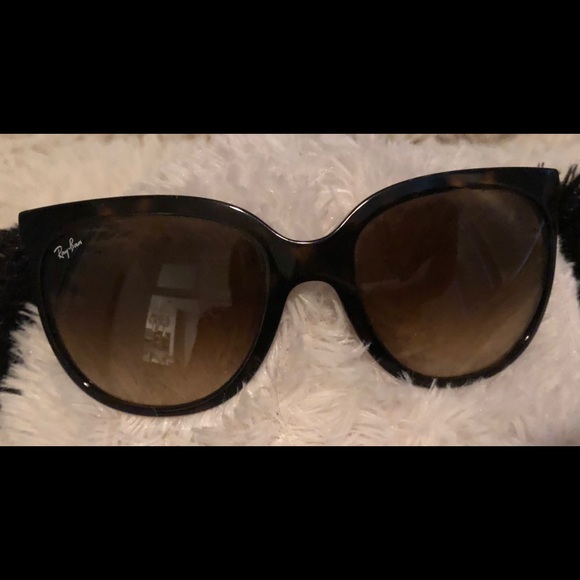 RayBan- Gorgeous Authentic Celeb Style Sunglasses - Picture 6 of 6